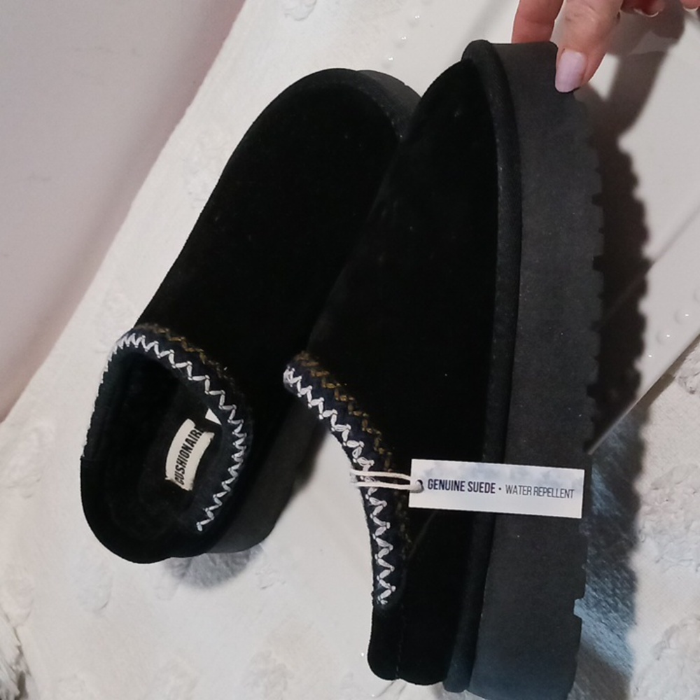 Gorgeous!CUSHIONAIRE  Kabuki  Suede Platform Mules Water Repellent  Fleece Lined
